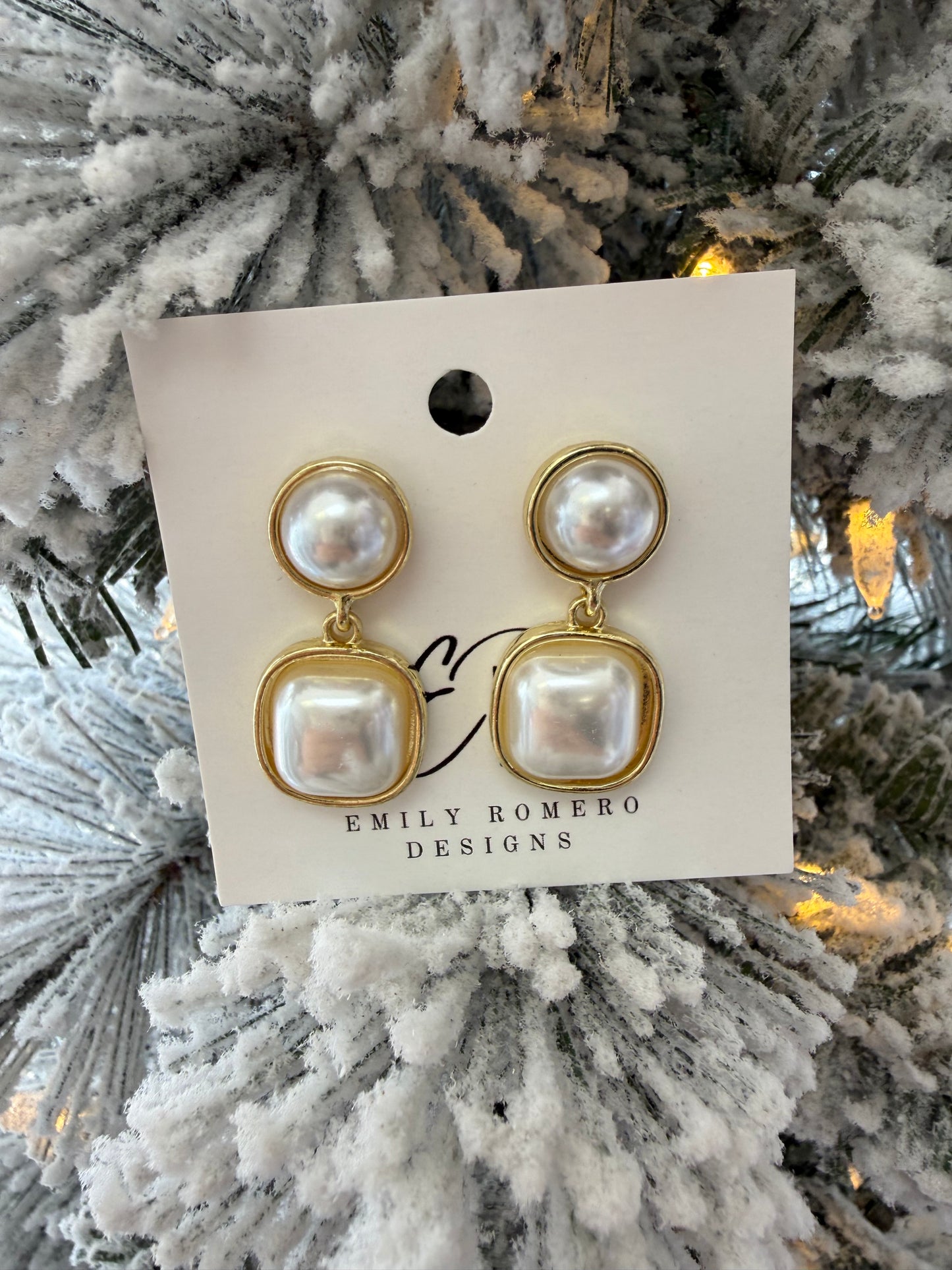 Medium Pearl Earrings